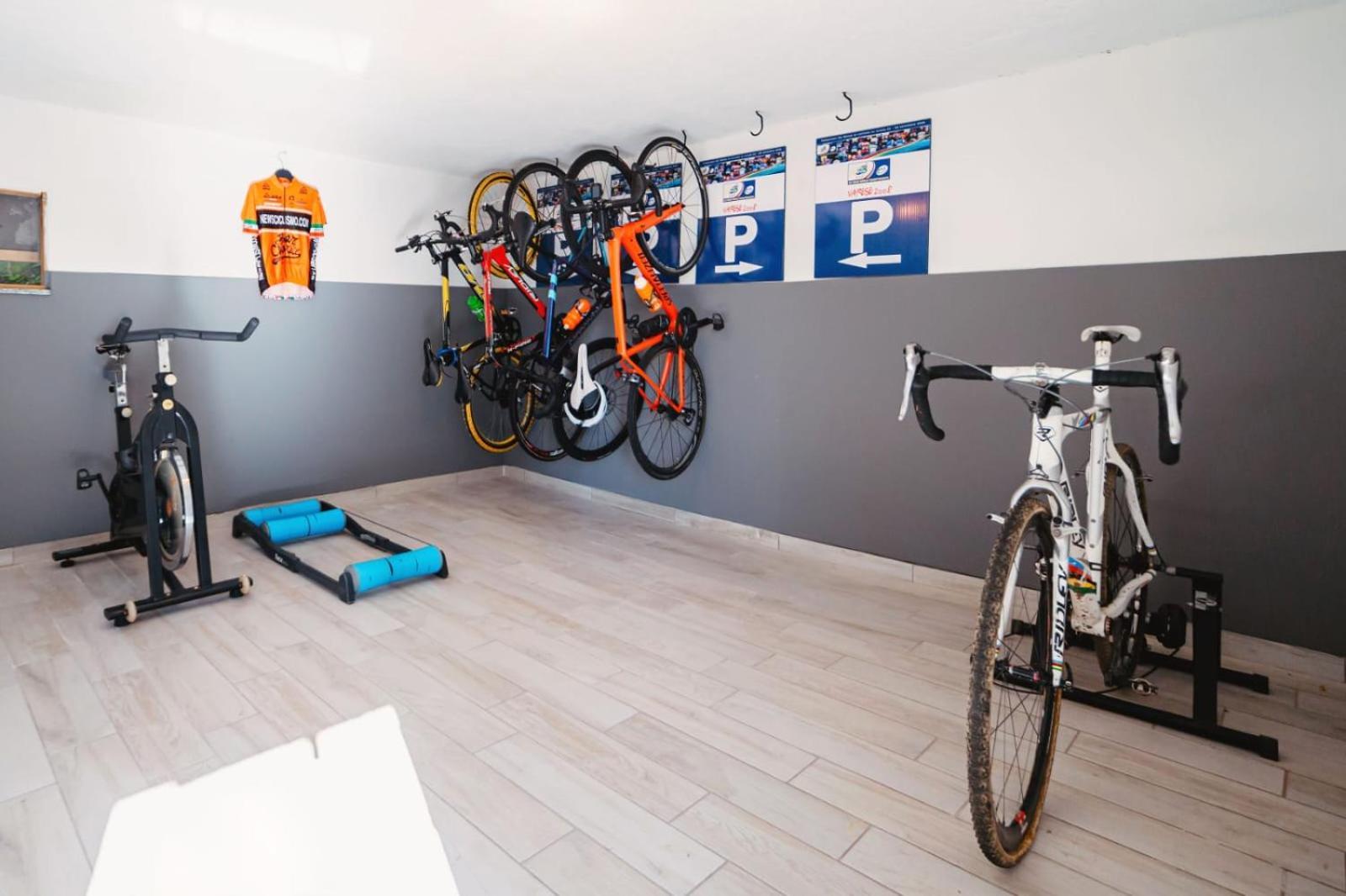 Casa Charlie Apartment Arcisate Bagian luar foto